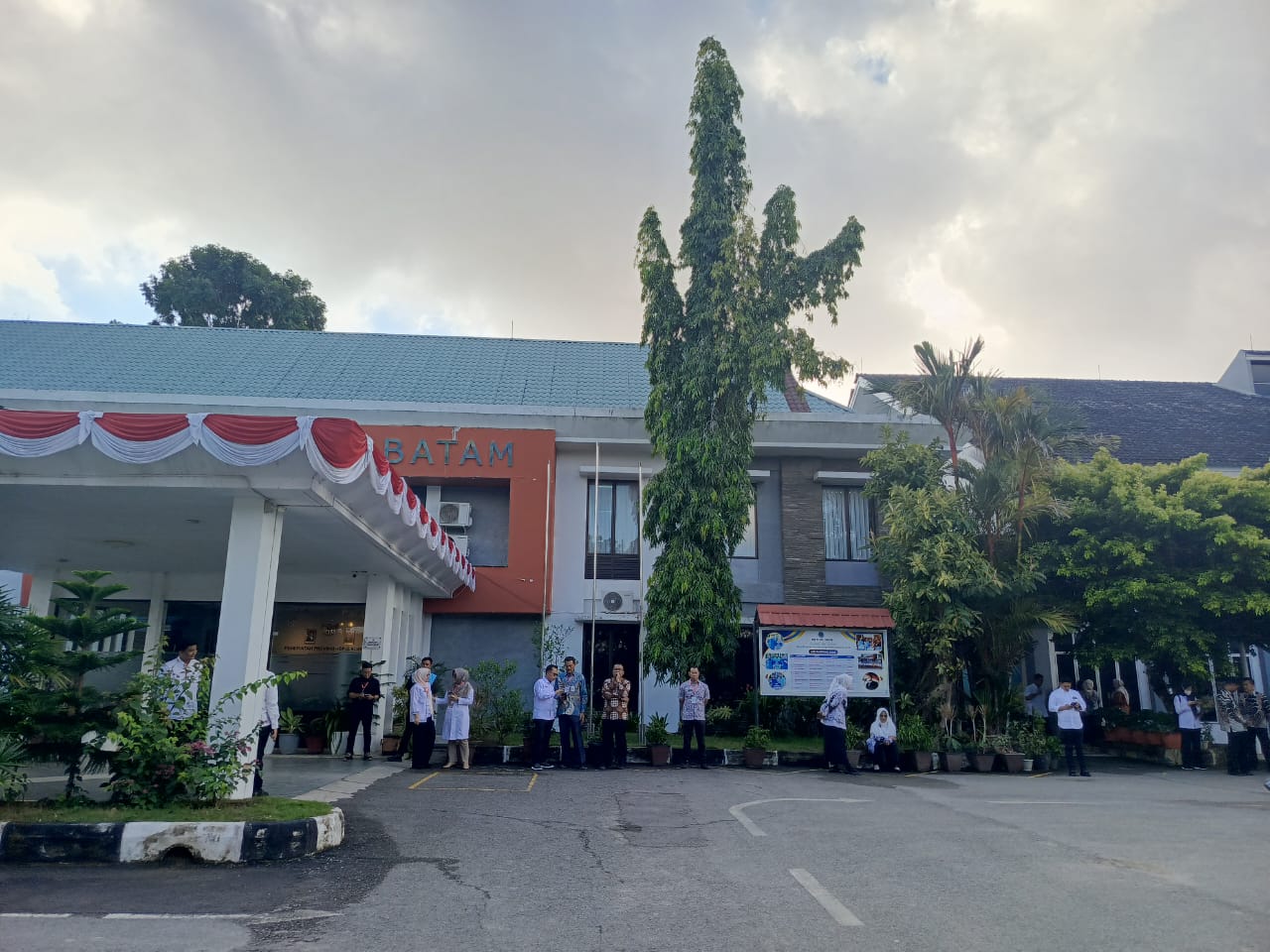 Persiapan penyambutan Wapres di SMK 1 Batam.