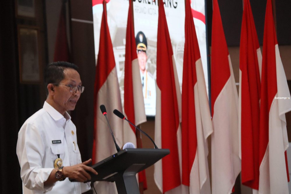 Wali Kota Batam, Amsakar Achmad.