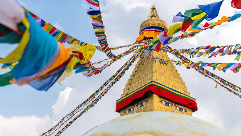 STUPA Bodnath, salah satu ikon Wisata di Nepal. Sejumlah negara di dunia memberlakukan travel warning ke Nepal akibat kerusuhan di negeri tersebut.