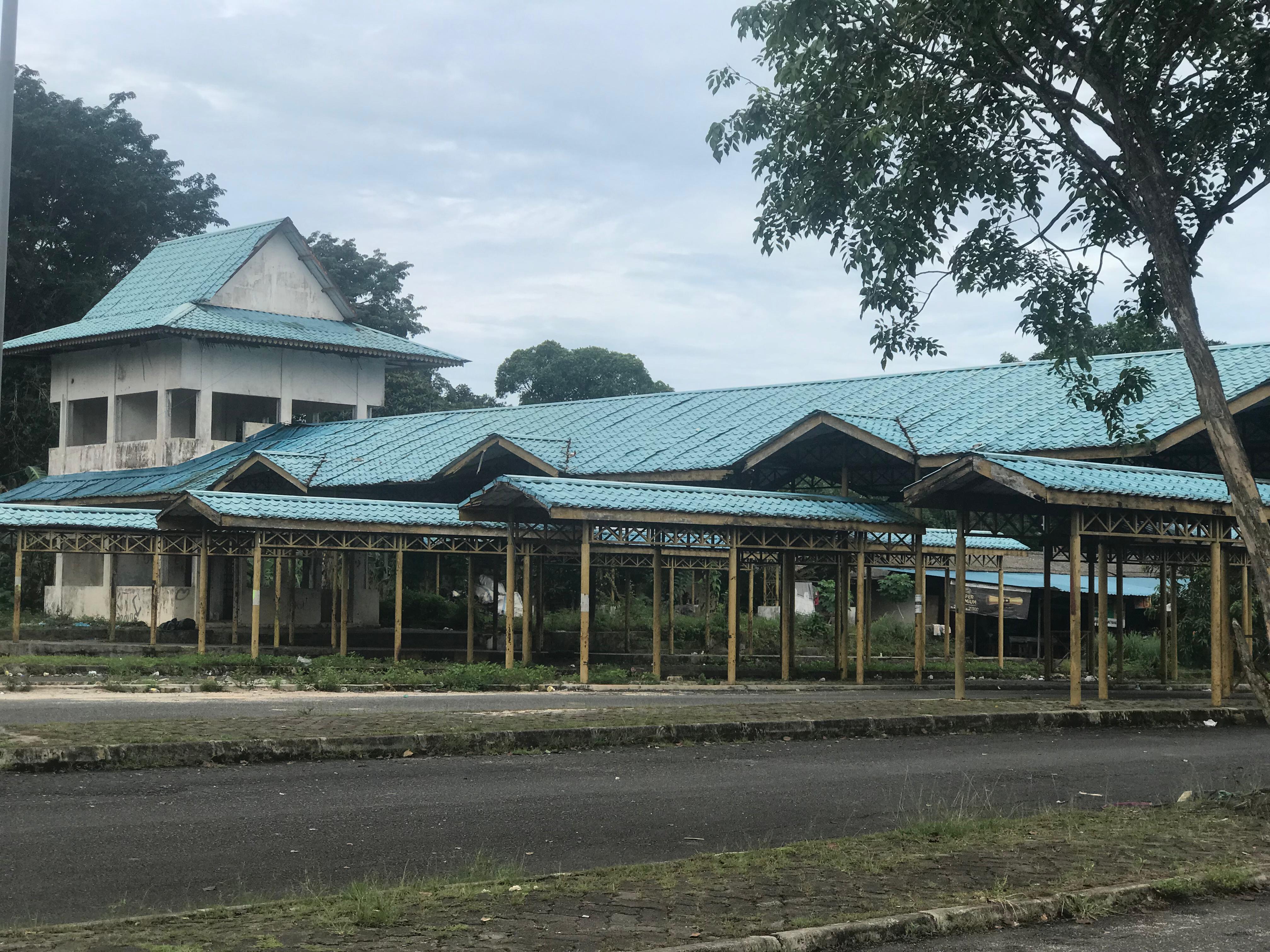Terminal Mukakuning yang terbir dan tak dimanfaatkan sesuai fungsi.