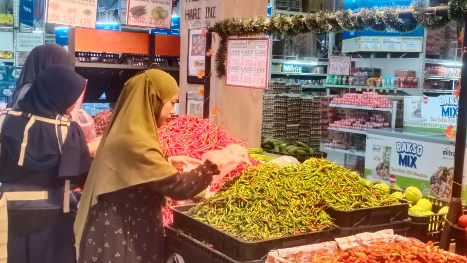 Harga cabai dan kebutuhan dapur lain mulai melonjak tinggi.