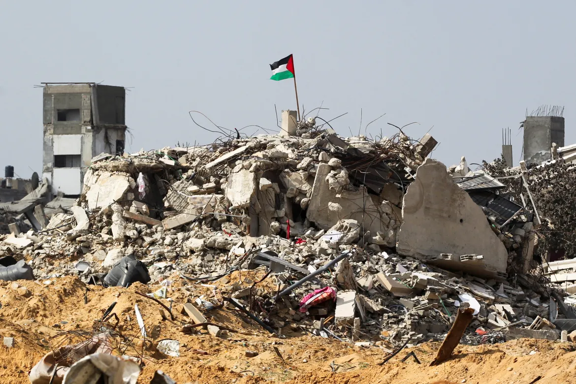 RERUNTUHAN Kota Gaza akibta serangan Israel beberapa waktu lalu. Tiga negara akhirnya mengakui kedaulatan Palestina sebagai negara. F Al Jazeera.