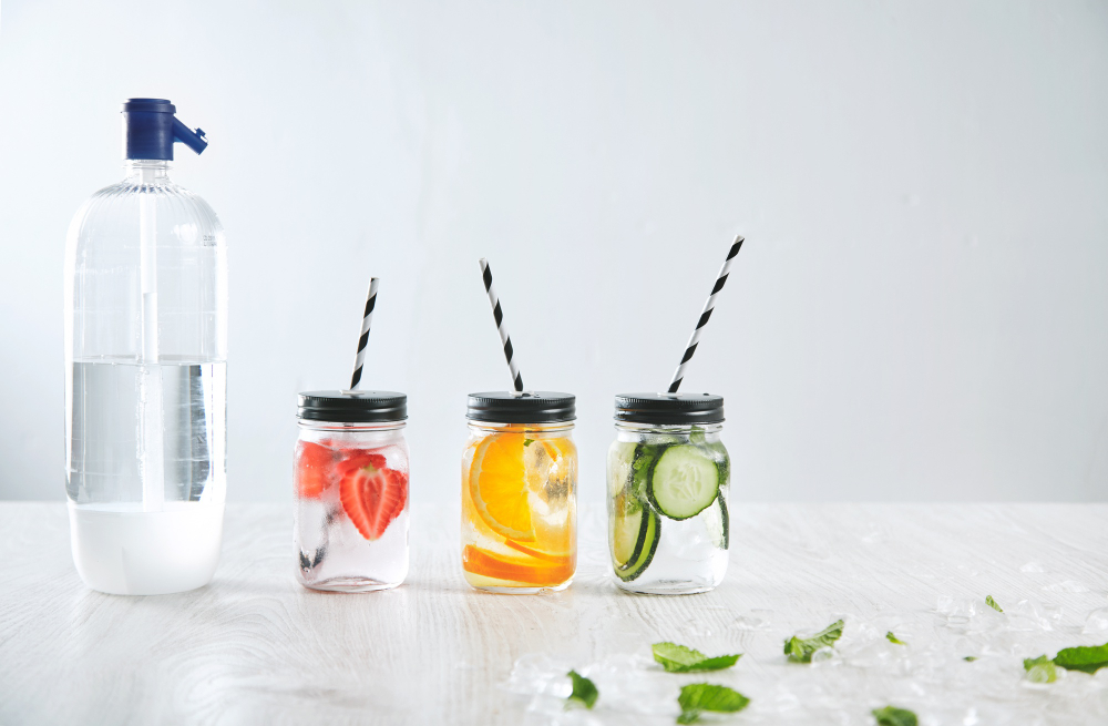 Ilustrasi infused water sebagai minuman yang mengandung elektrolit