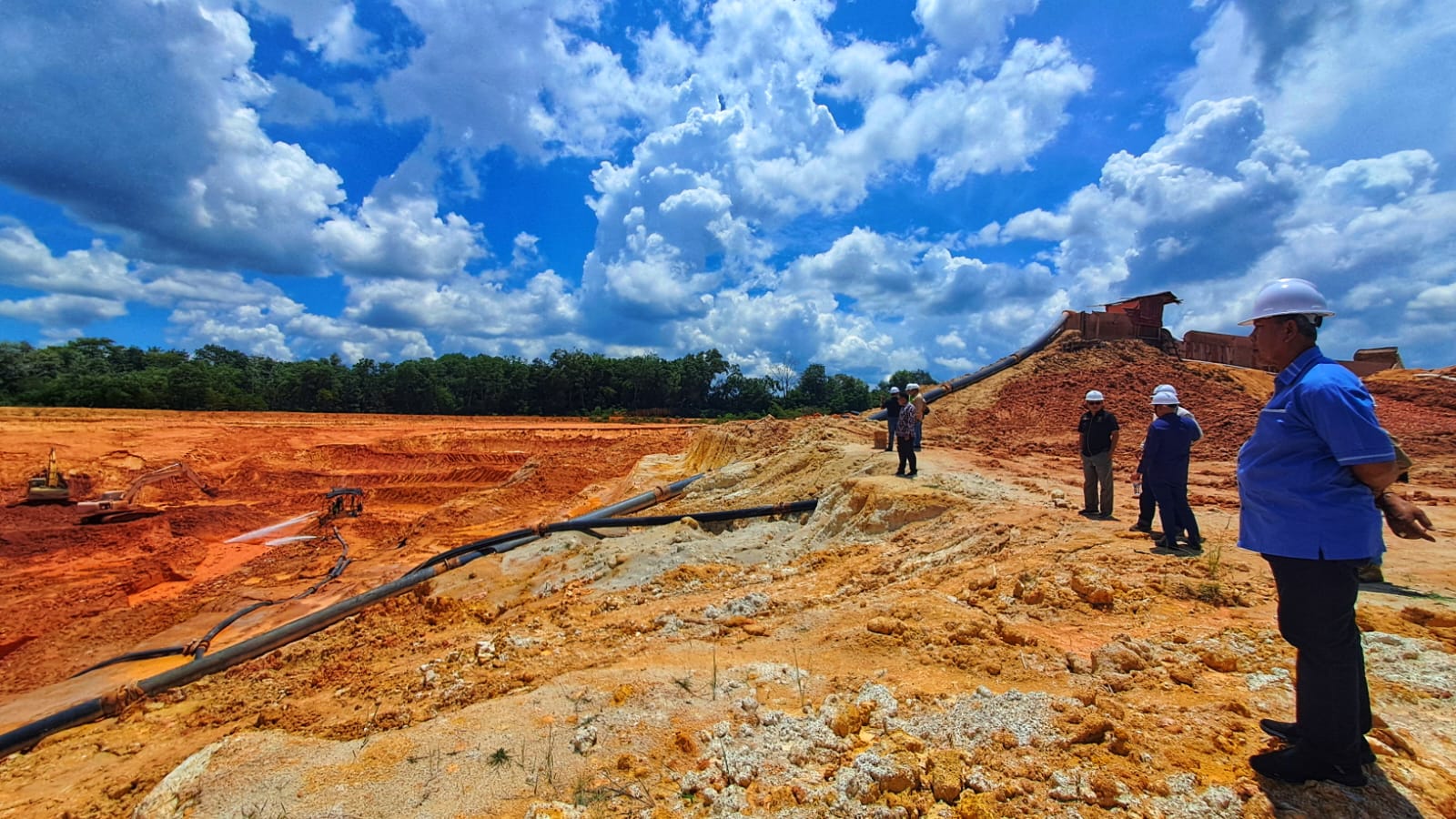 Komisi 3 DPRD Kepri meninjau aktivitas pertambangan pasir di daerah Tembeling, Bintan, Kamis (2/10/2025).