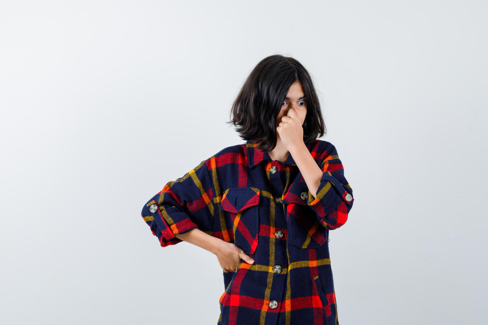 Ilustrasi wanita menahan bau kentut