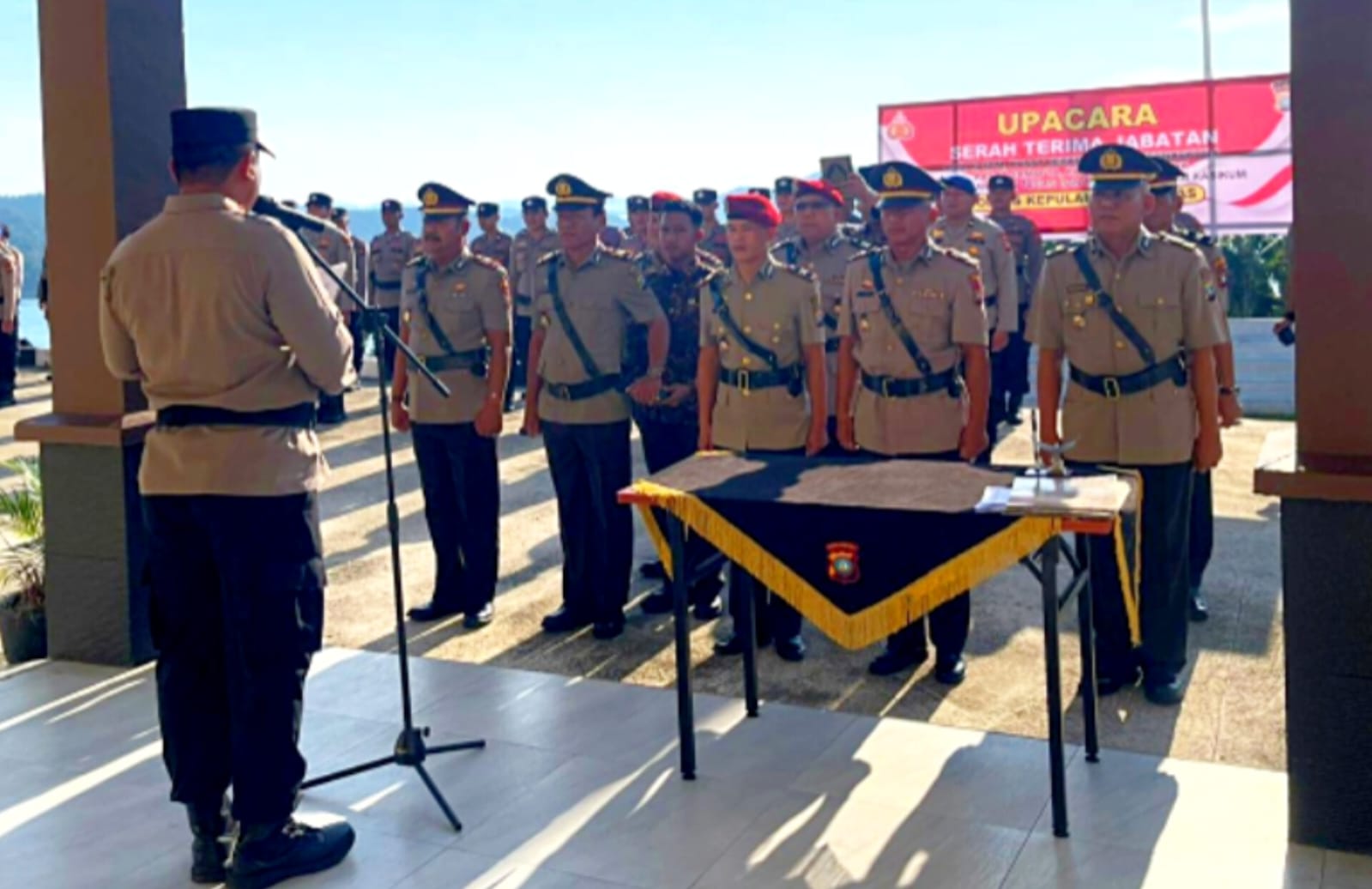 Kapolres Anambas, AKBP I Gusti Ngurah Agung saat melakukan sertijab pejabat Polres termasuk Kasat Reskrim.