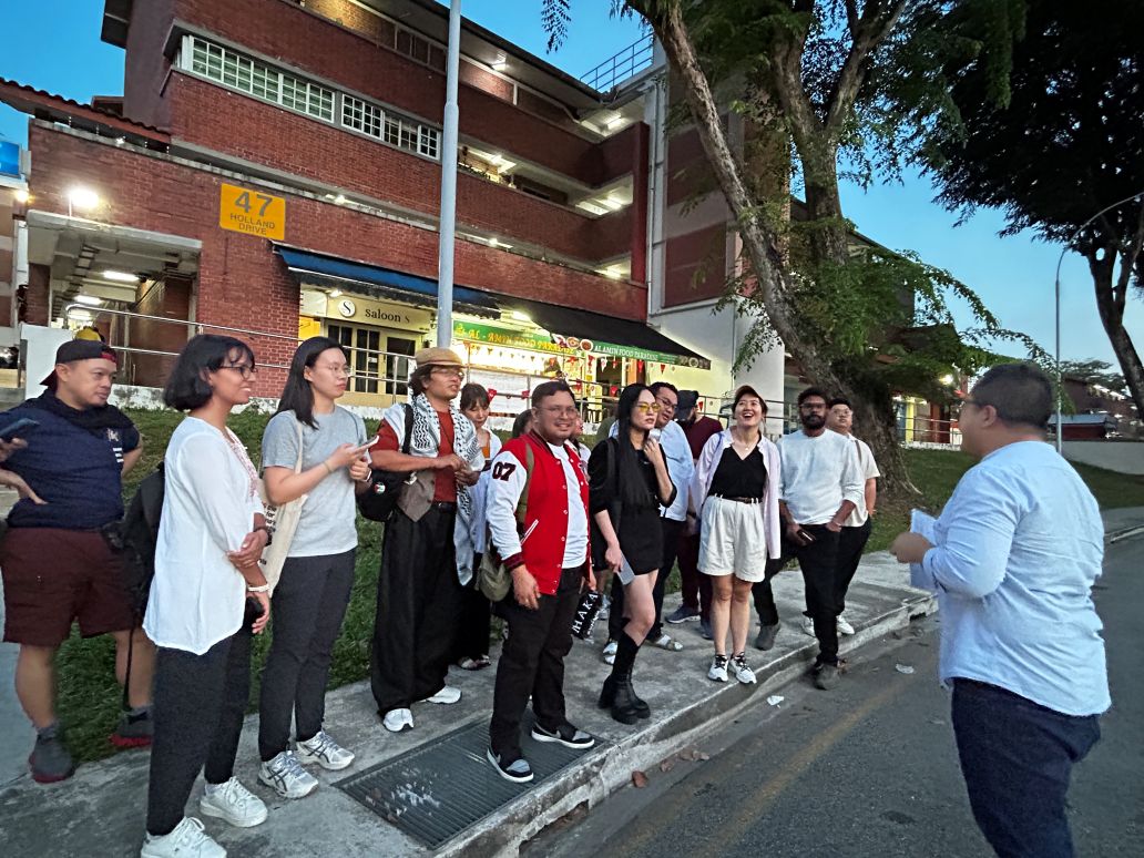 Kawasan Holland Village, salah satu kawasan elit Singapura yang tetap merawat masa lalu dan komunitas lokal di kawasan itu sebagai bagian dari menjaga sejarah.