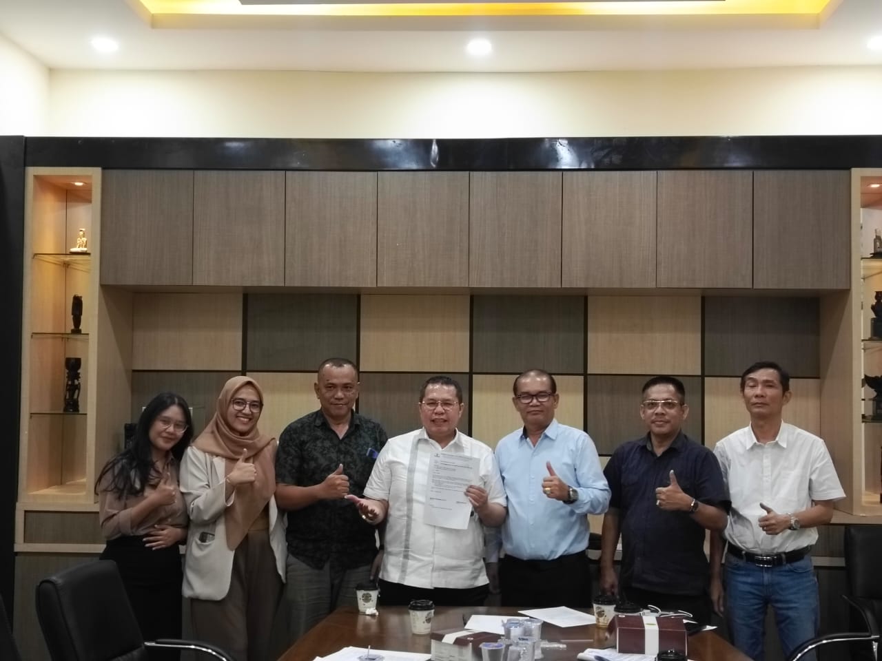 Jajaran panitia penyelenggara Mukota Kadin Batam.