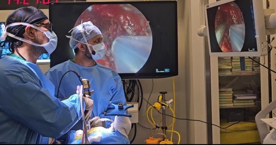 Arab Saudi menjadi negara yang berhasil operasi tumor otak menggunakan robot.