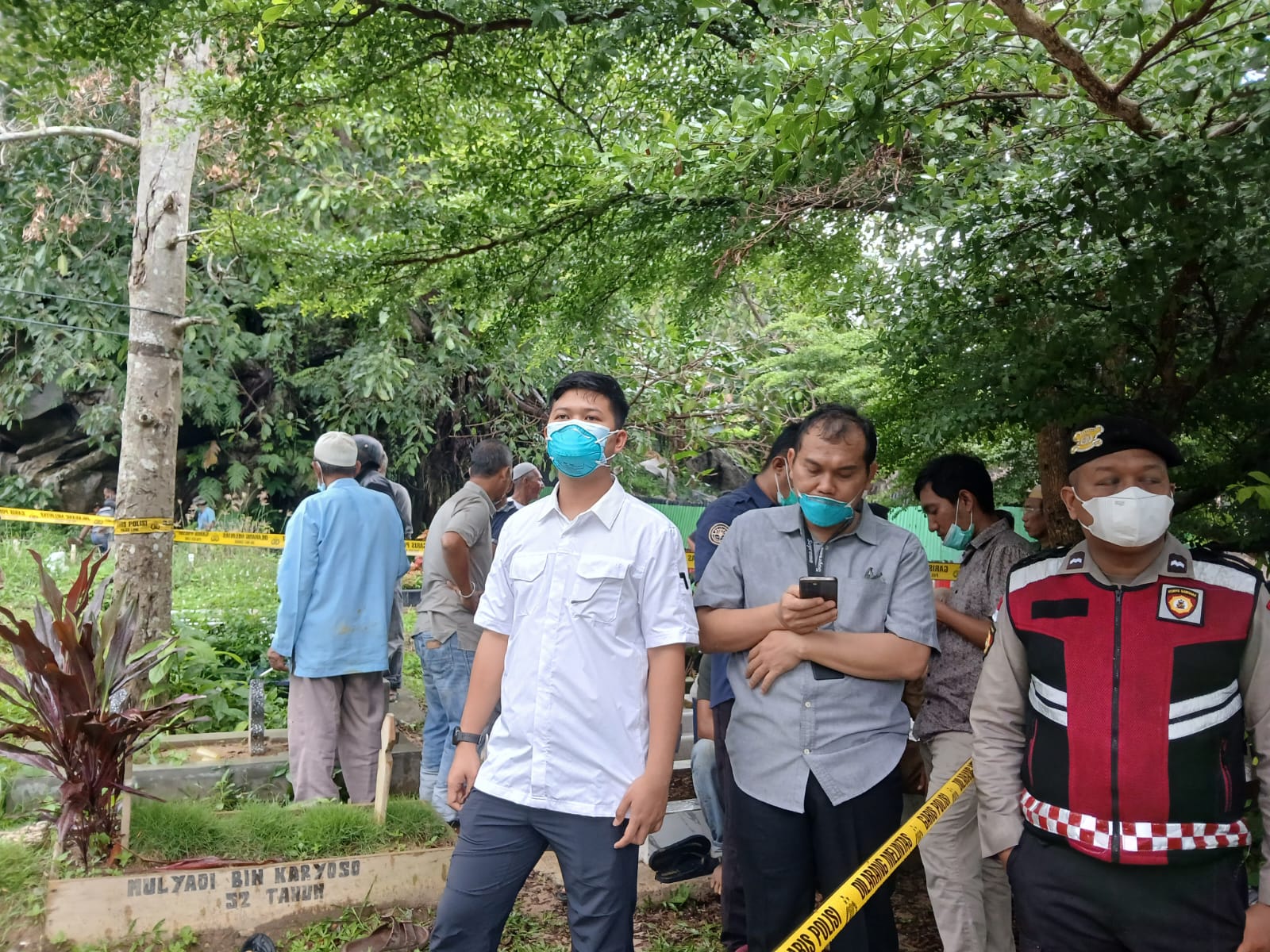 Utusan Menteri Imipas terpantau melihat langsung proses autopsi.