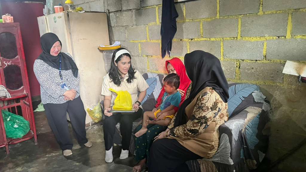 Wamendukbangga, Isyana saat menyalurkan MBG ke rumah ibu hamil di Tanjungpinang, Rabu (22/10).