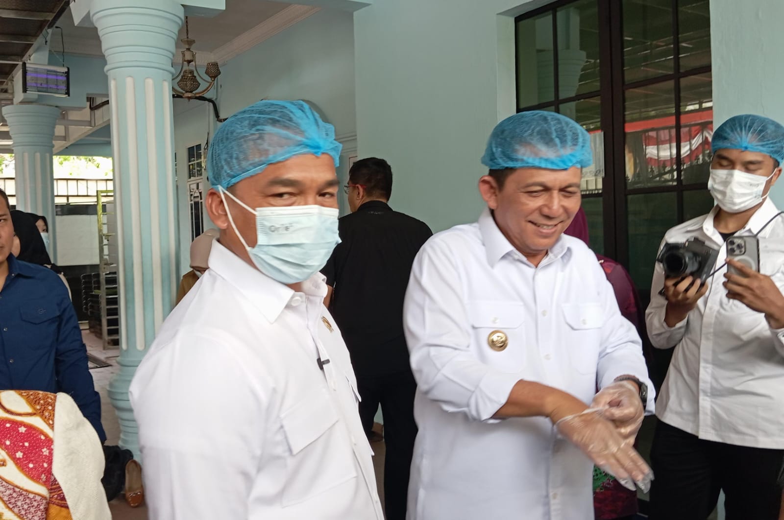 Menteri Wihaji bersama Gubernur Ansar saat meninjau SPPG Jalan Basuki Rahmat Tanjungpinang.