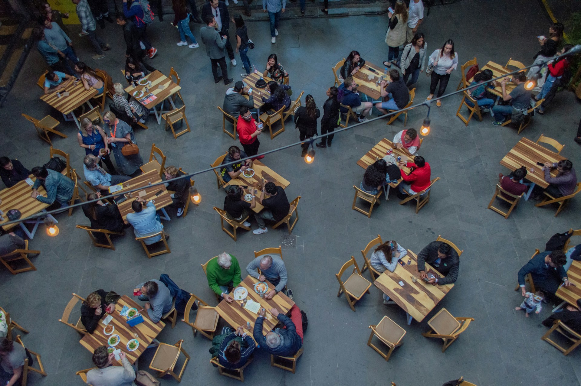 Ilustrasi food court