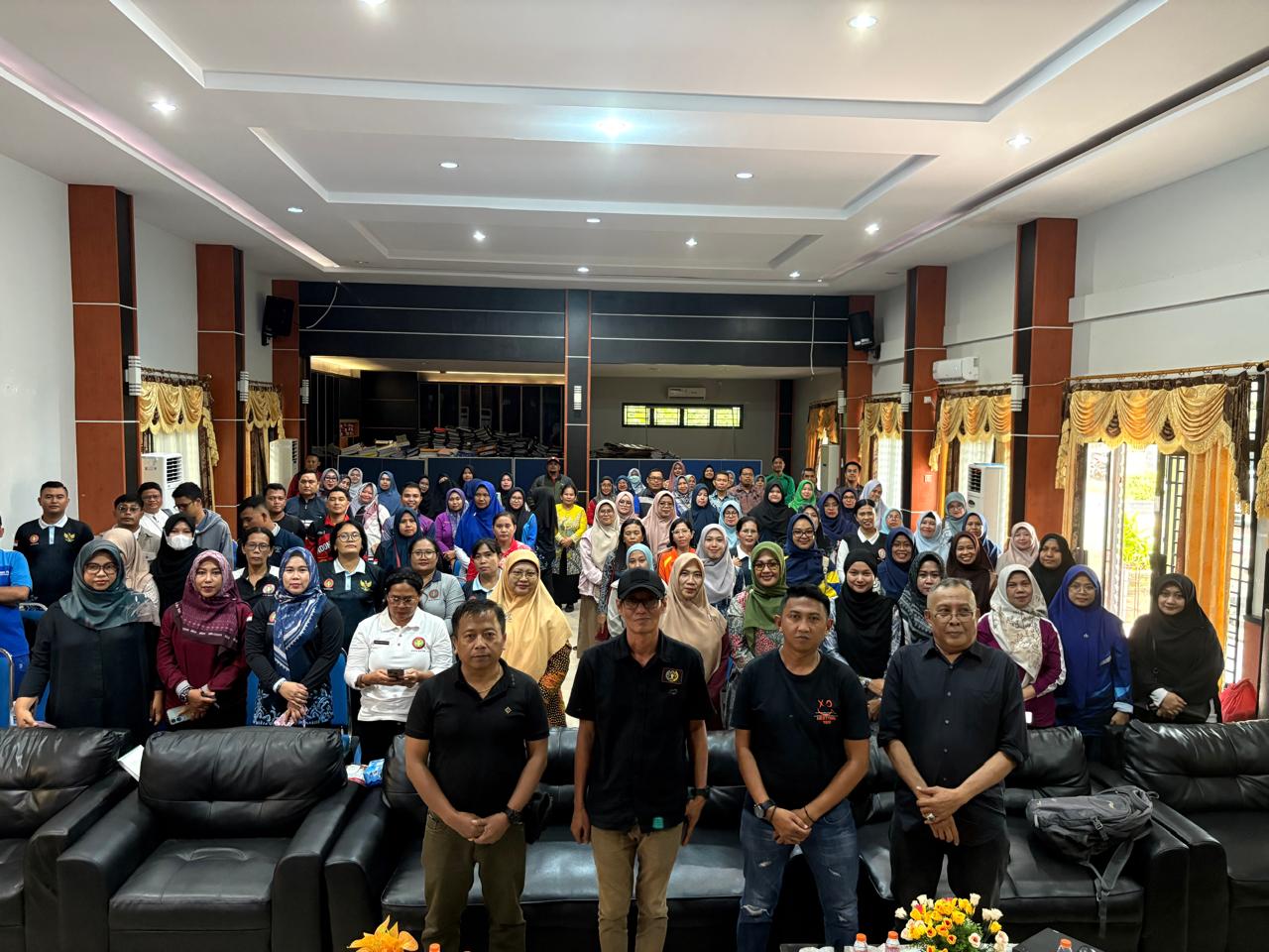 Foto bersama usai pelatihan yang digelar PWI Batam bersama Disdik Batam.