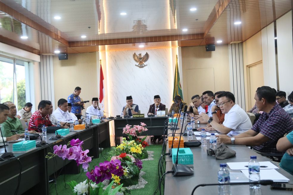 DPRD Batam melakukan rapat dengan pendapat dengan PT ASL Shipyard Selasa (28/10).