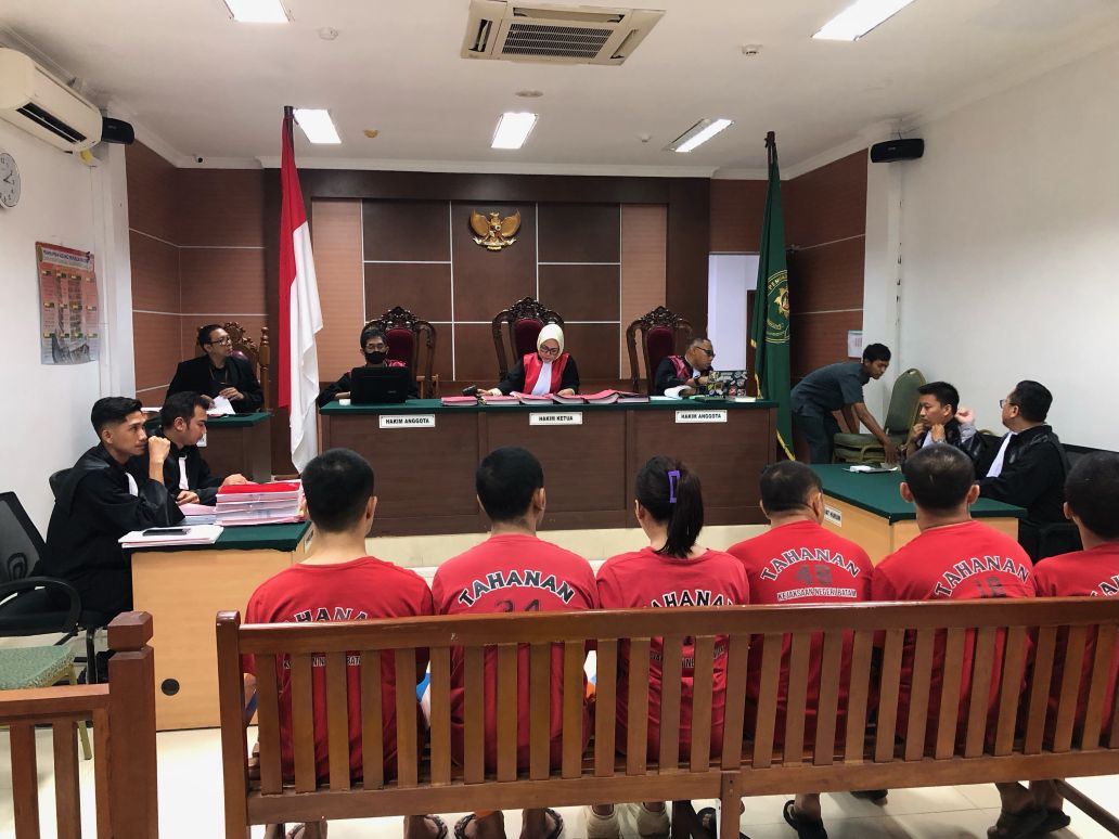 Para terdakwa narkoba jenis liquid saat mengikuti sidang di PN Batam.