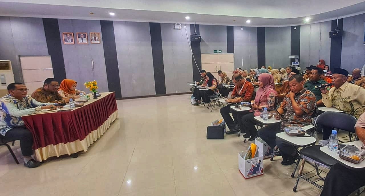 Masyarakat menyampaikan keluhan dan masukan terkait pelayanan di RSJKO EHD Tanjunguban, Bintan, Kamis (30/10).