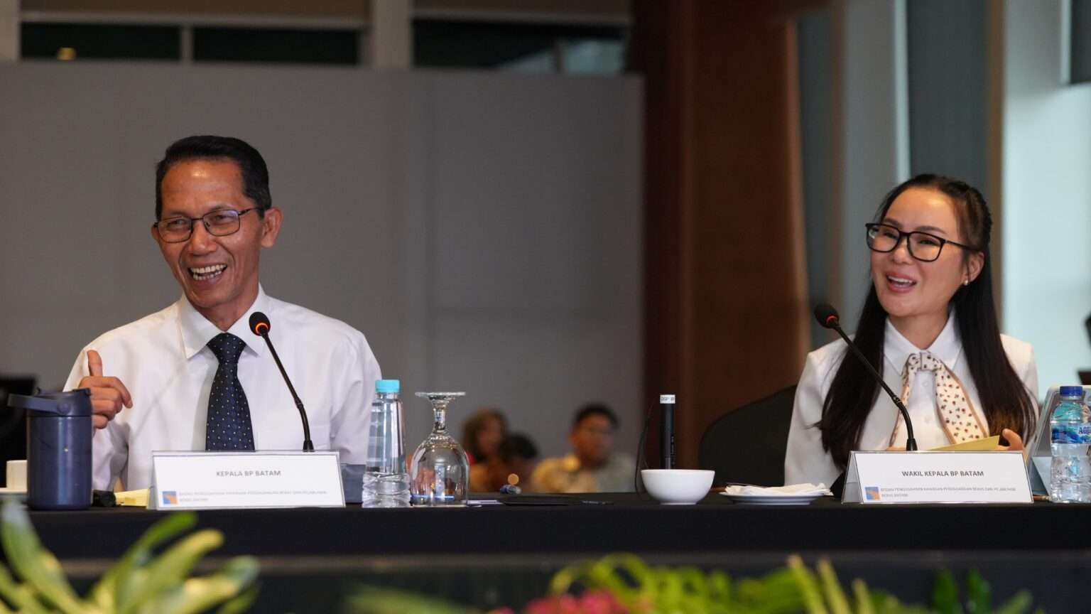 Kepala BP Batam Amsakar dan Wakil Kepada BP Batam Li Claudia