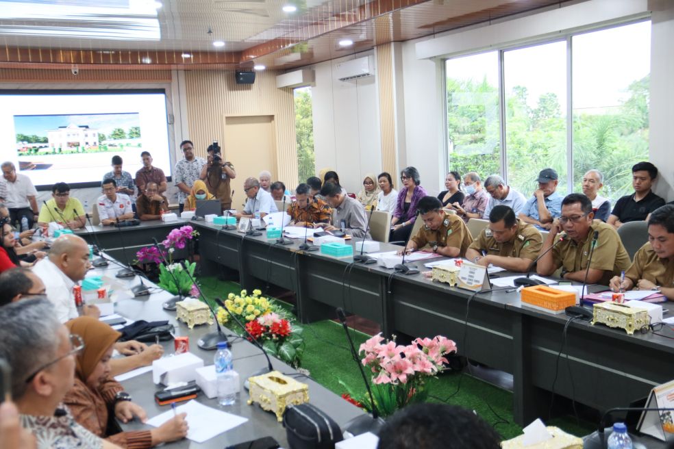 Suasana RDP soal pelemik pembangunan kantor keluarahan di kawasan Sukajadi di gedung DPRD Batam, Senin (3/11).