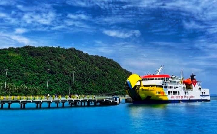 KMP BN 01 sandar di Pelabuhan Letung, belum lama ini.