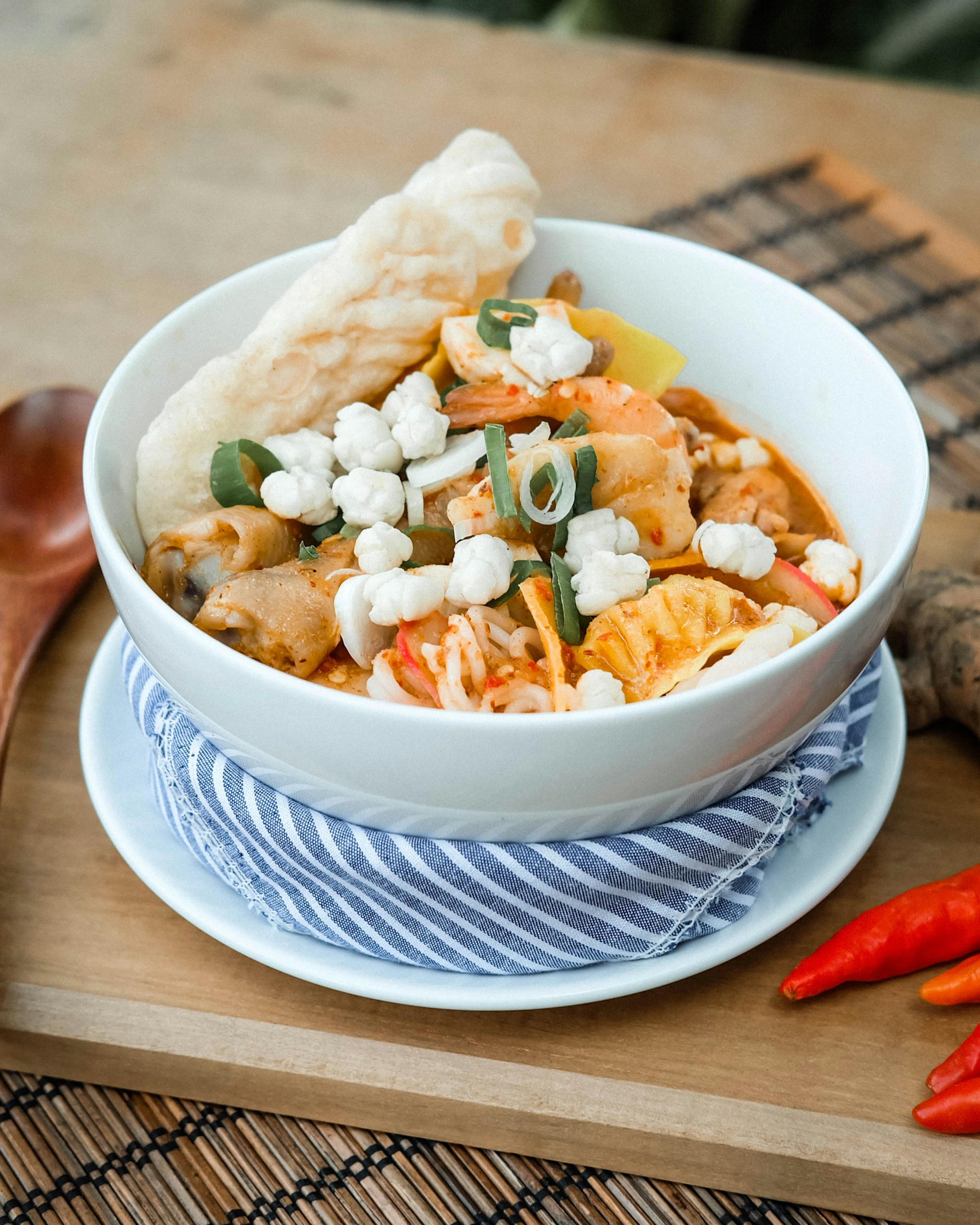 Seblak salah satu kuliner asal Bandung yang terkenal di Kota Batam.