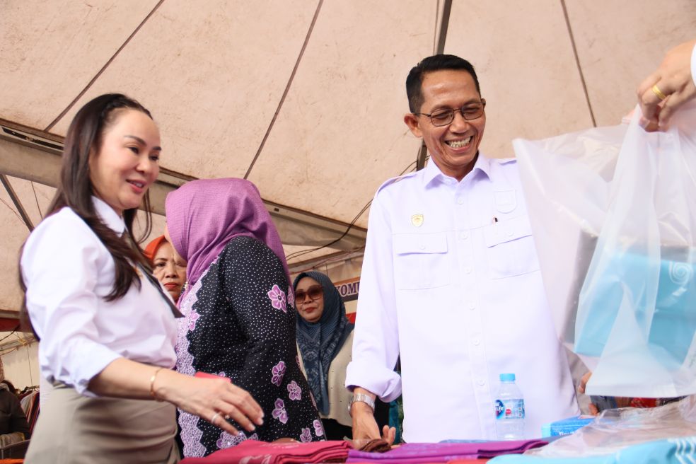 Walikota Batam Amaakar Achmad bersama Wakil Walikota Batam Li Claudia Chandra