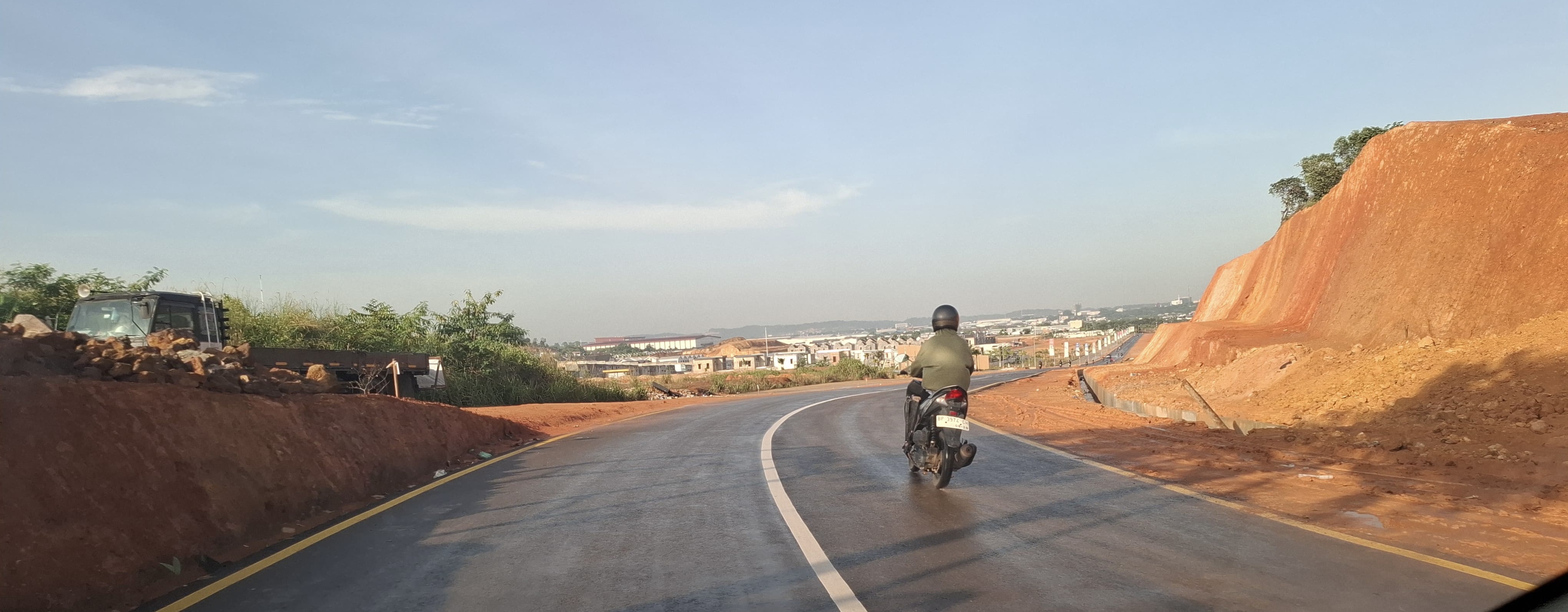 Jalan baru dari kawasan Perumahan PLN Batam Centre menuju Central Hills hingga Botania.