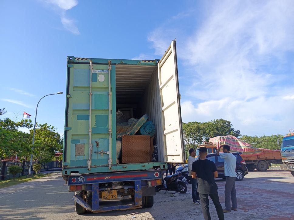 Salah satu kontainer yang diamankan polisi.