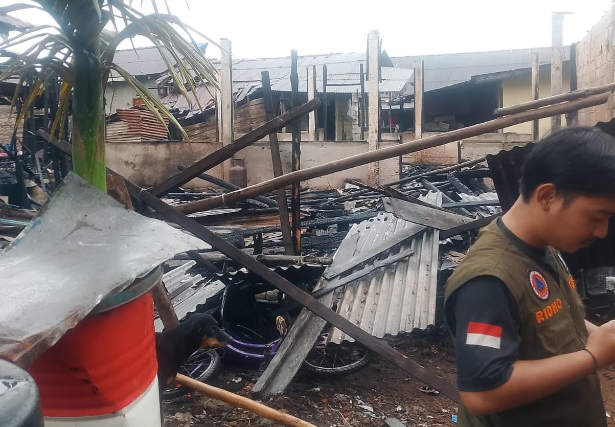 Rumah warga yang ludes terbakar di RT 03 RW 01 Desa Kelong, Kecamatan Bintan Pesisir pada Minggu (9/1) dini hari, sekitar pukul 02.00 WIB.