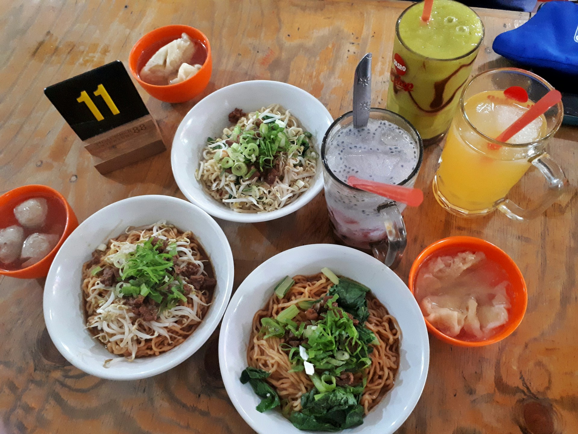 Mie ayam gerobakan selalu menjadi kuliner terkenal di Kota Batam.