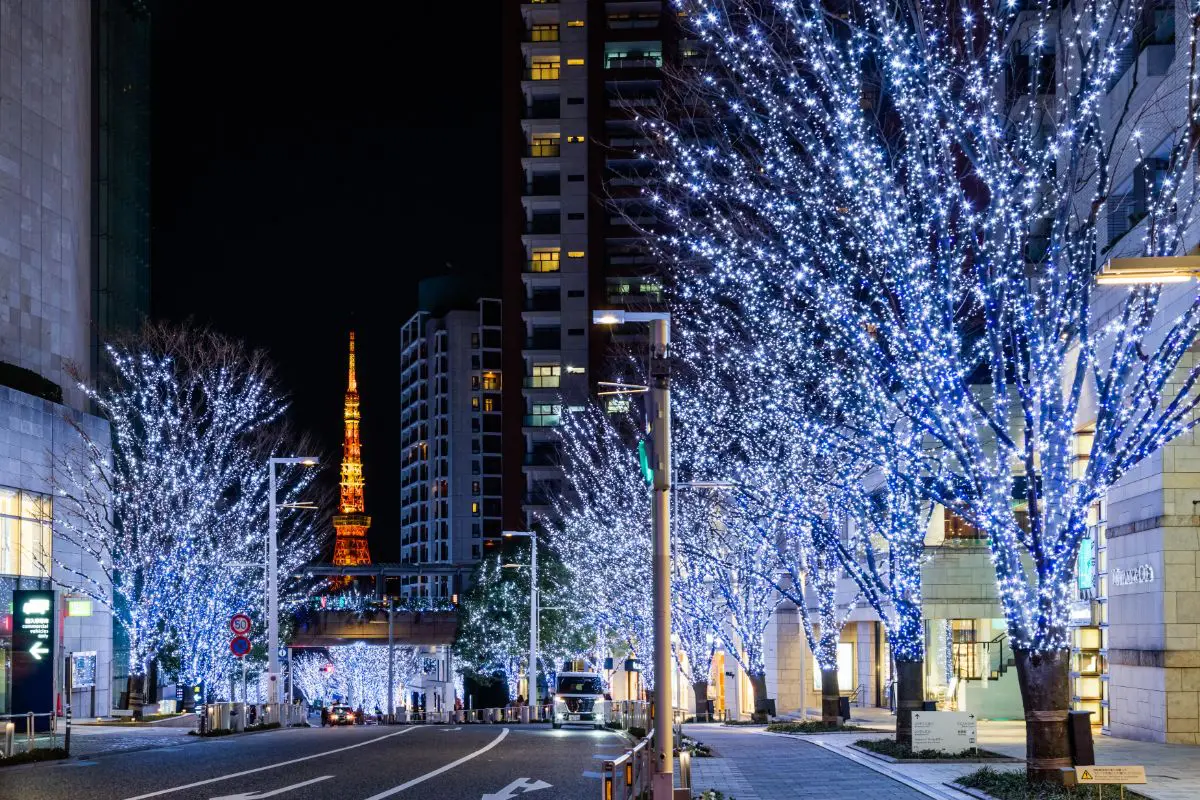 SUASANA Roppongi dengan lampu iluminasi di Tokyo. Setiap tahun, ini menjadi salah satu objek wisata jelang natal di Jepang.