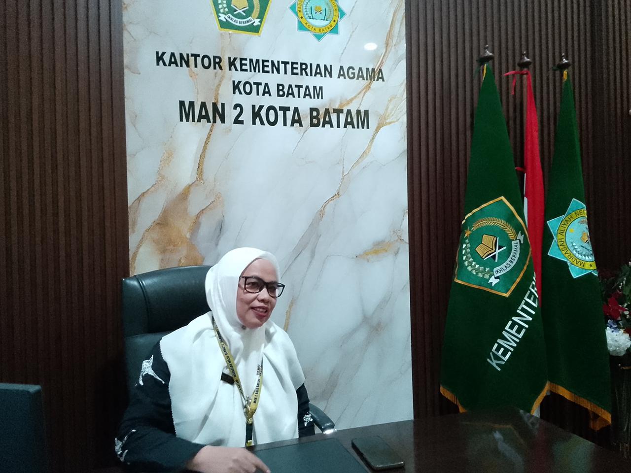 Kepsek MAN 2 Kota Batam, Ernawati