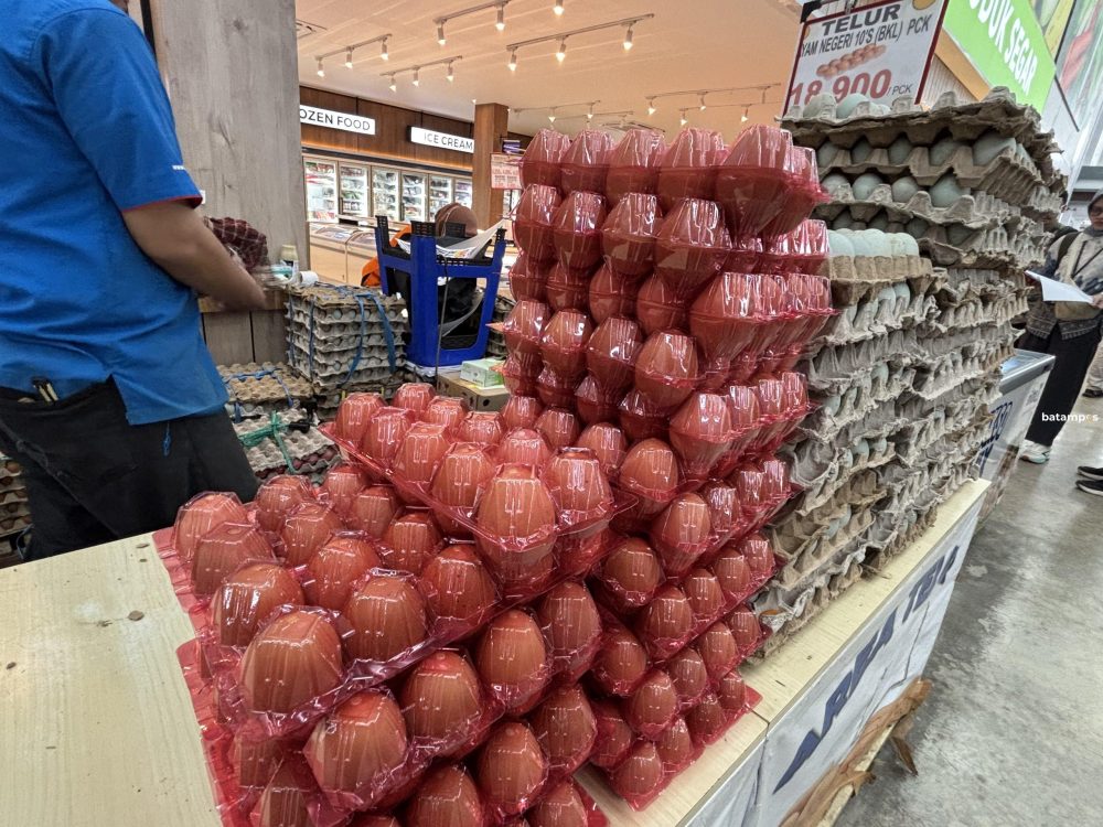 Telur yang dijual di salah satu ritel modern.