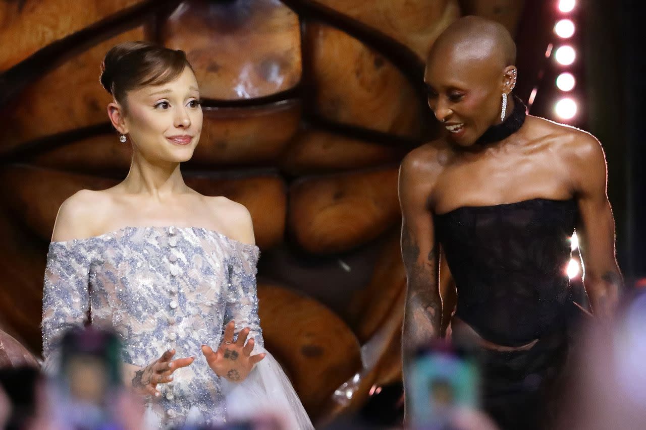 Ariana Grande dan Cynthia Erivo saat acara Wicked di Universal Studio, Singapura, pekan lalu.