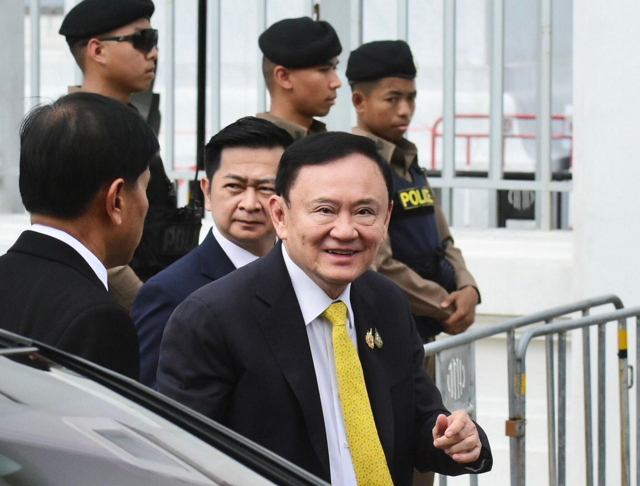 Thaksin Shinawatra Diperintahkan MA Thailand Bayar Tunggakan Pajak Penjualan Shin Corporation.