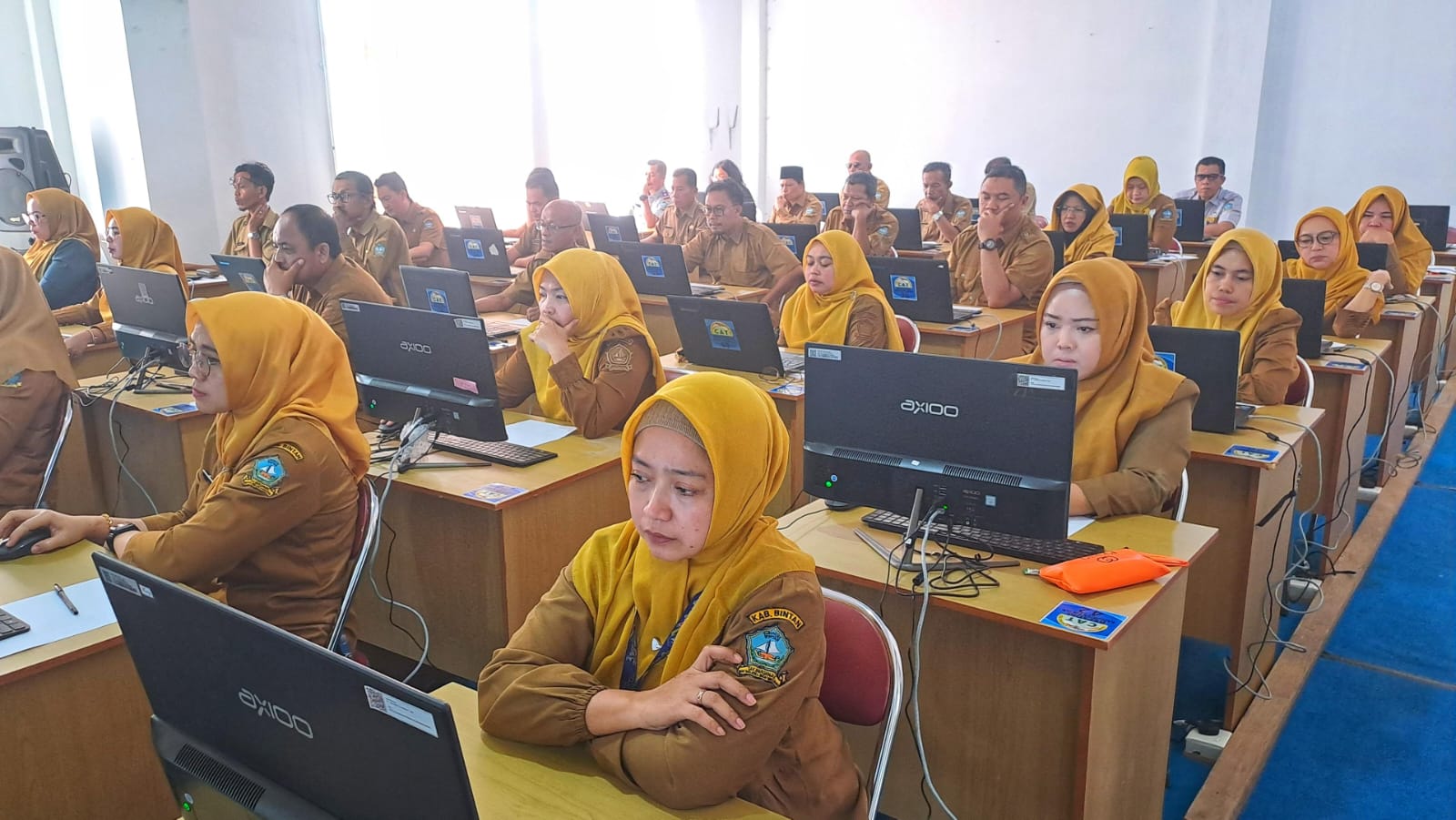 ASN Pemkab Bintan mengikuti tes CAT di kantor Badan Kepegawaian dan Pengembangan Sumber Daya Manusia (BKPSDM) Bintan di Bintan Buyu, Selasa (18/11) sore.