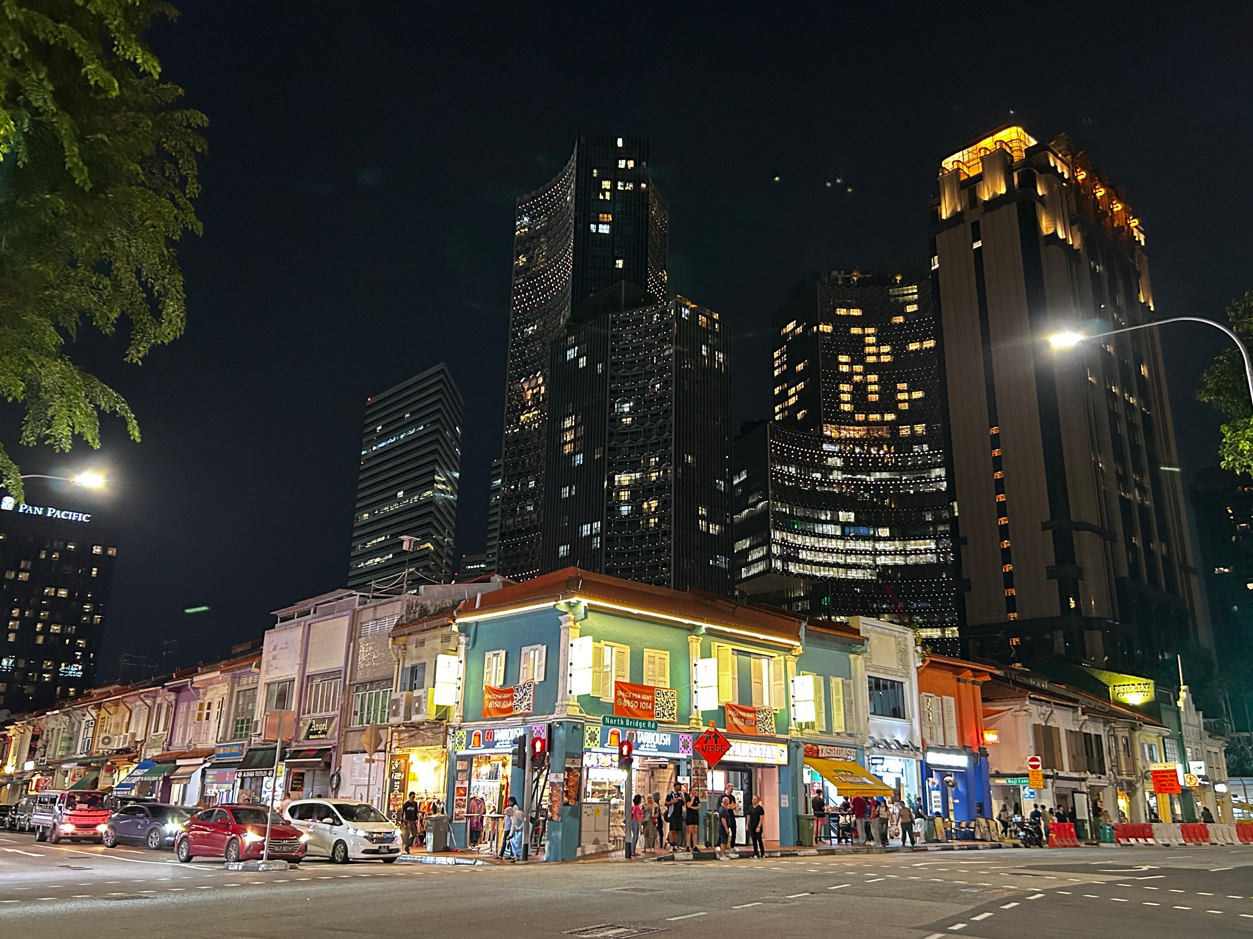 SUASANA Singapura dari Kampong Glam, di malam hari, Oktober lalu.