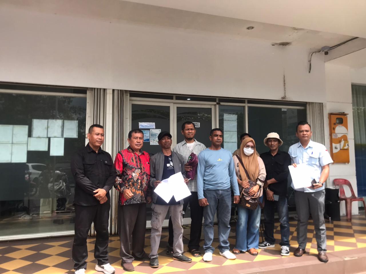 Warga Tanjunguma usai pertemuan dengan pihak ABH.