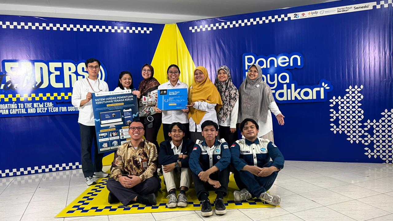 Tim Talent Cerdas Politeknik Negeri Batam (Polibatam) foto bersama usai menerima penghargaan peringkat pertama di event Panen Raya Berdikari, Rabu (12/11/2025).