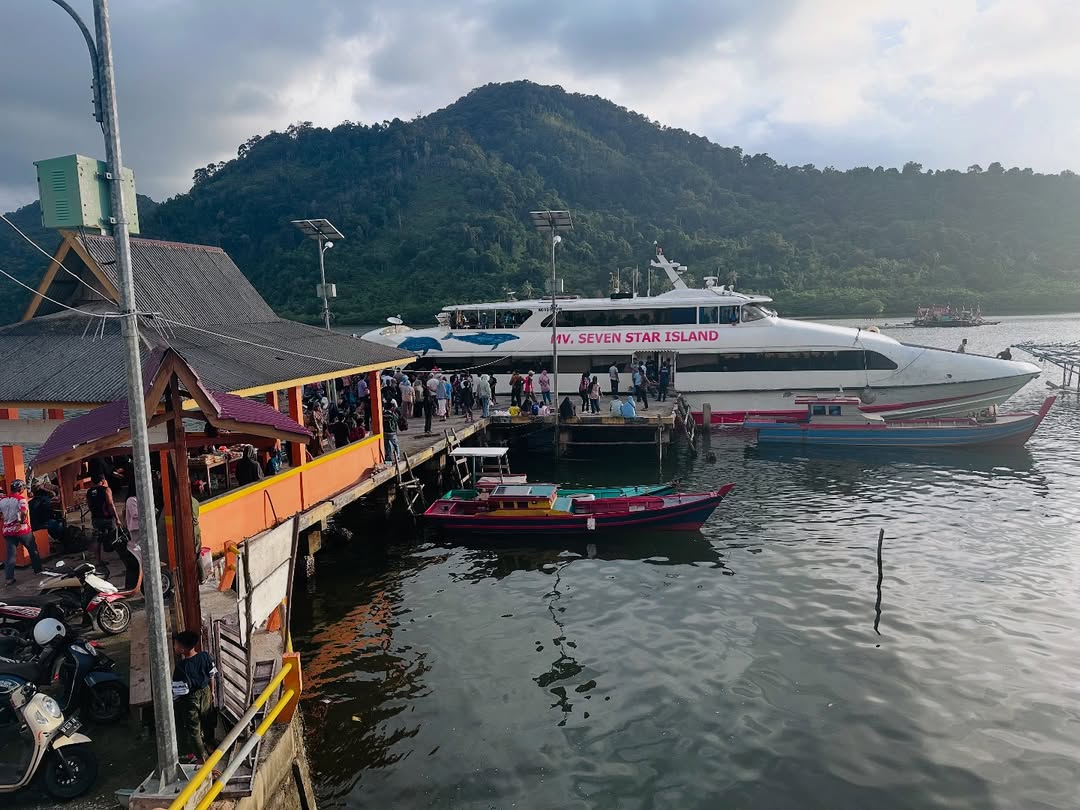 MV Seven Star Island, kapal yang melayani Tanjungpinang menuju Batam.