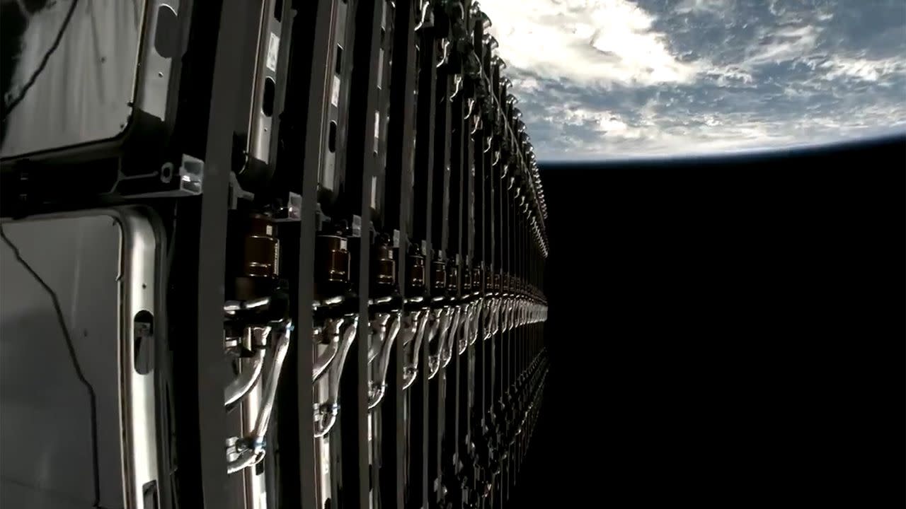 JARINGAN Starlink di luar angkasa. F SpaceX via SCMP.