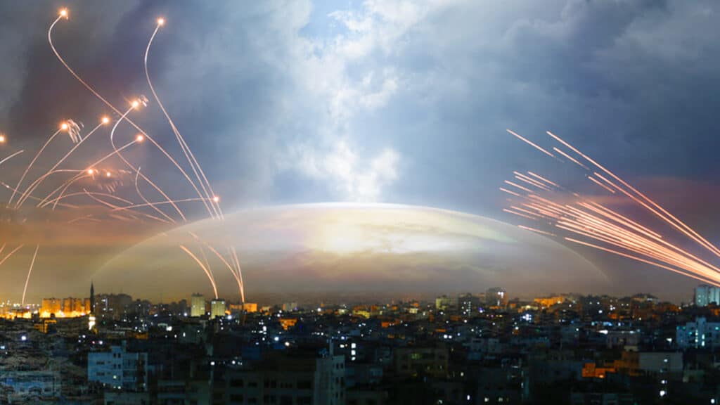 ILUSTRASI cara kerja iron dome dalam menghadapi serangan rudal ke Israel. F Unpacked.