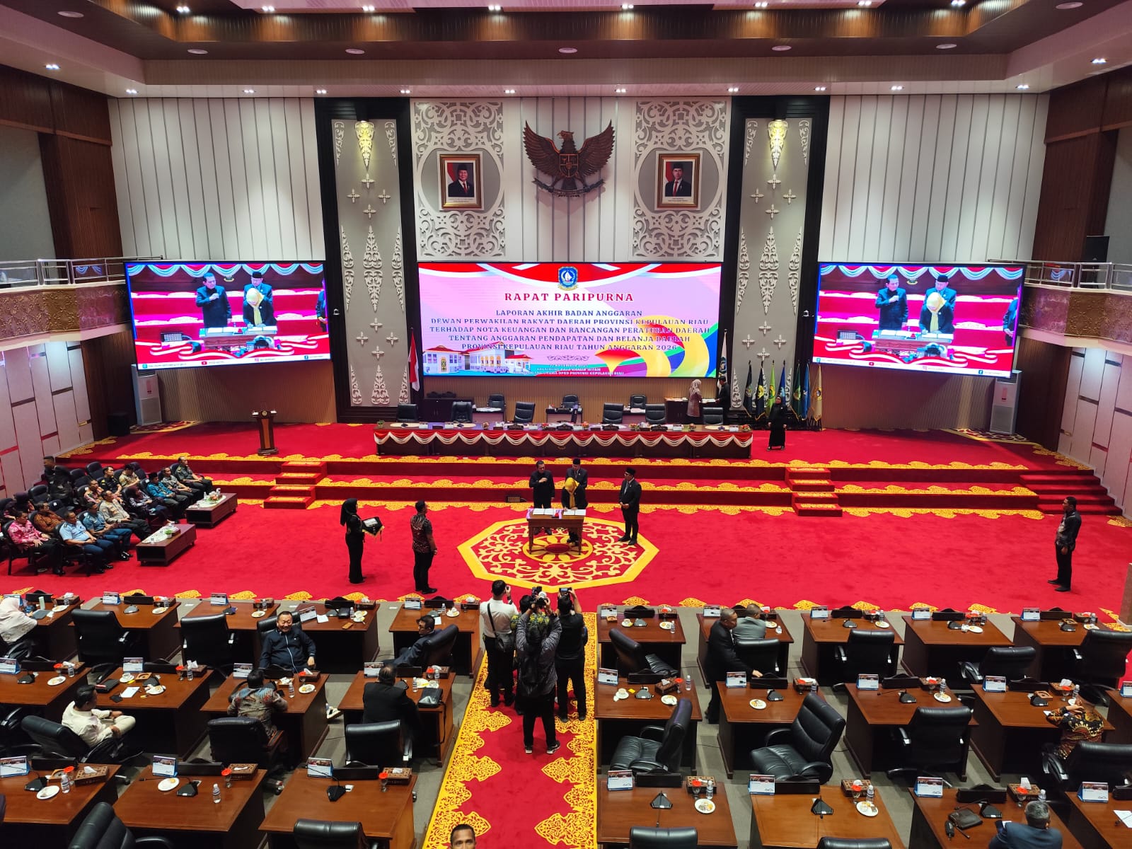 APBD Kepri 2026 disetujui sebesar Rp3,3 Triliun dalam rapat paripurna DPRD Kepri, Kamis (27/11).