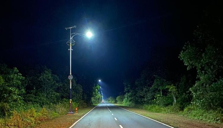 Lampu PJU telah terpasang di jalan Seri Beni, kawasan Pusat Pemerintahan Kabupaten Bintan, Bintan Buyu, Kecamatan Teluk Bintan.