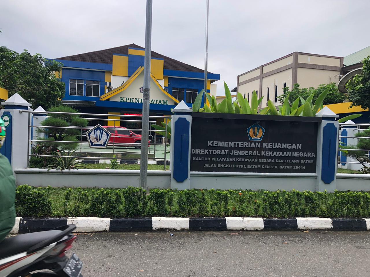 Proses lelang kapal super tanker MT Arman 114 beserta muatan Light Crude Oil melalui situs lelang.go.id resmi berakhir tanpa pemenang. Hingga batas akhir penutupan lelang, tidak satu pun peserta.