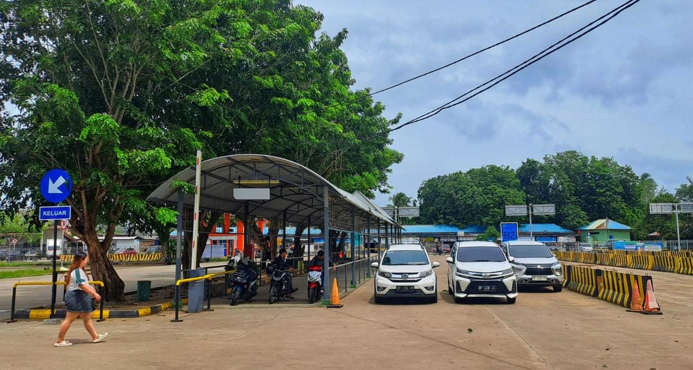 Pelabuhan ASDP Tanjunguban masih normal, belum ada kepadatan kendaraan, Minggu (7/12).