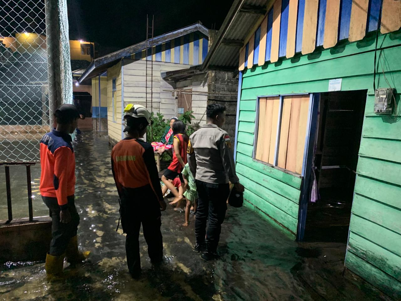 Banjir rob yang terjadi di Tarempa.
