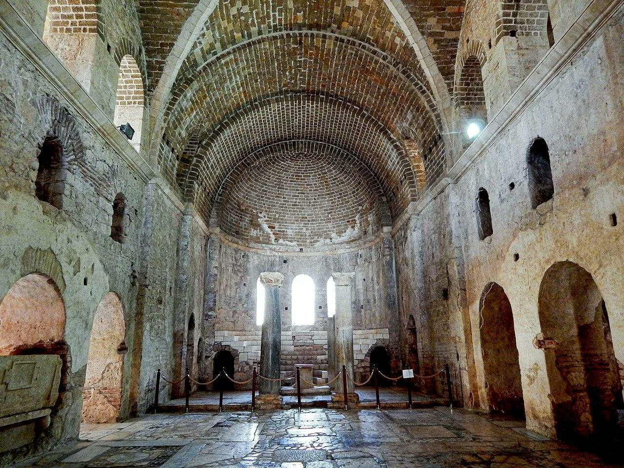 Penemuan sarkofagus St. Nicholas di kota Demre, Turki.