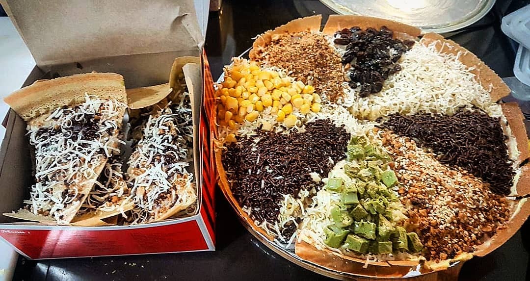 Martabak manis di Kota Batam.