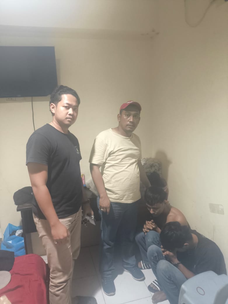 Dua pencuri motor yang diamankan polisi.